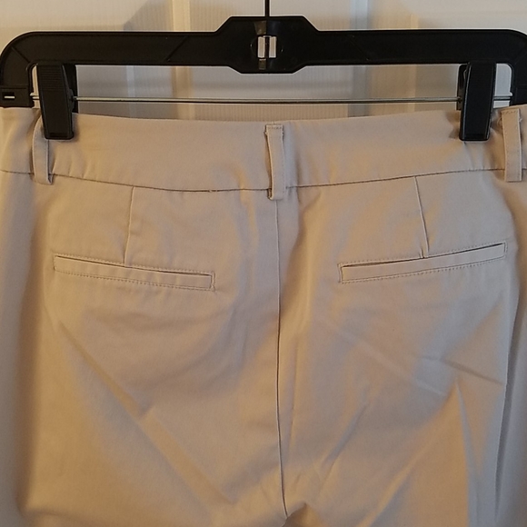 Dockers women's pants. - Picture 2 of 4